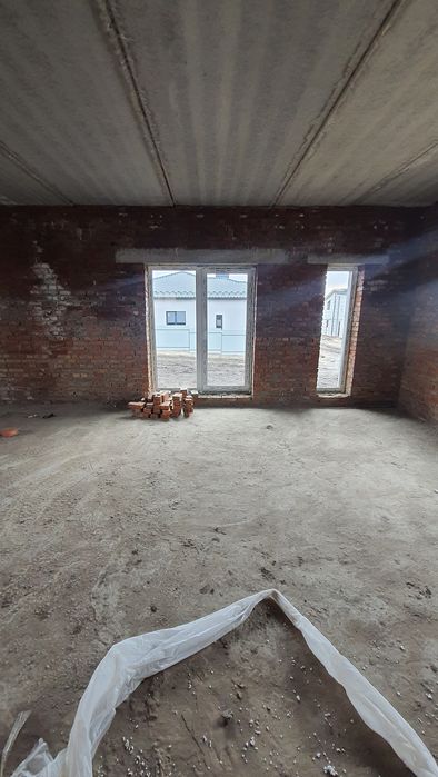 Будинок в котеджному містечку з великою ділянкою та гаражем 37636