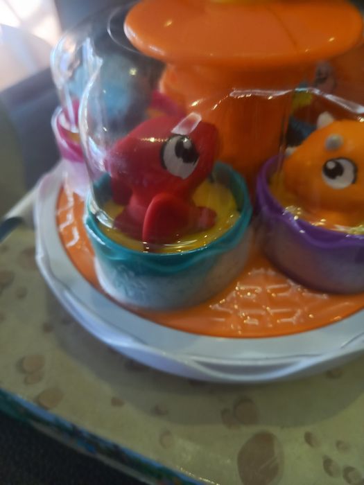 Gra TOMY Spin & Hatch Dino Eggs