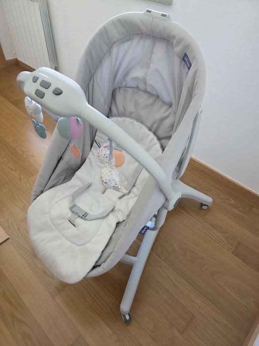 Berço Chicco Baby Hug 4 em 1 Glacial com colchão para venda