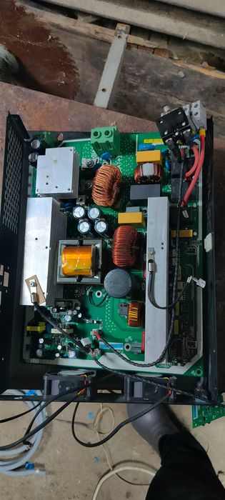 Гібридний інвертор Must PV1800 (на запчастини)