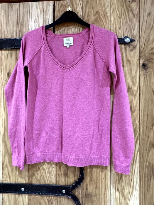 Sweter damski z dekoltem 8