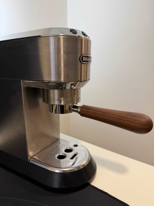 Кавоварка рожкова DELONGHI Dedica EC685.M