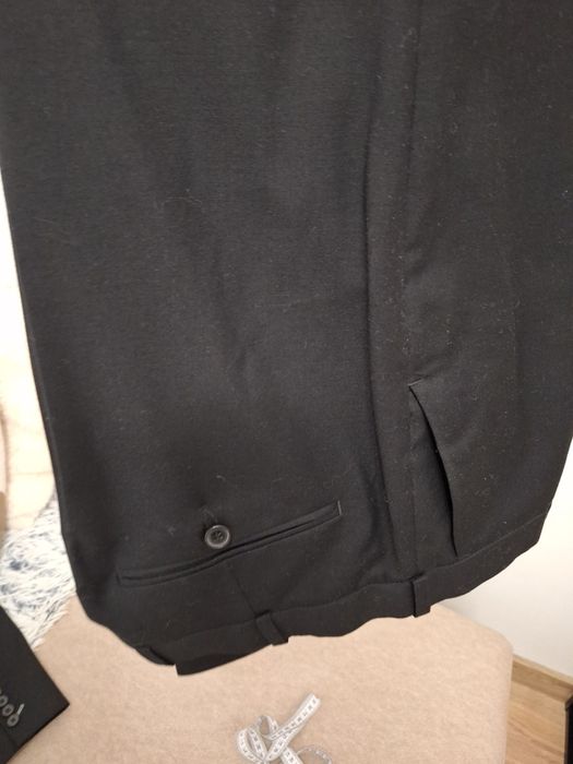 Sprzedam czarny garnitur