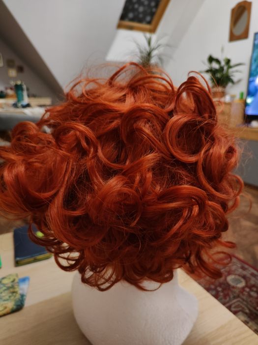 Peruka ruda kręcone włosy