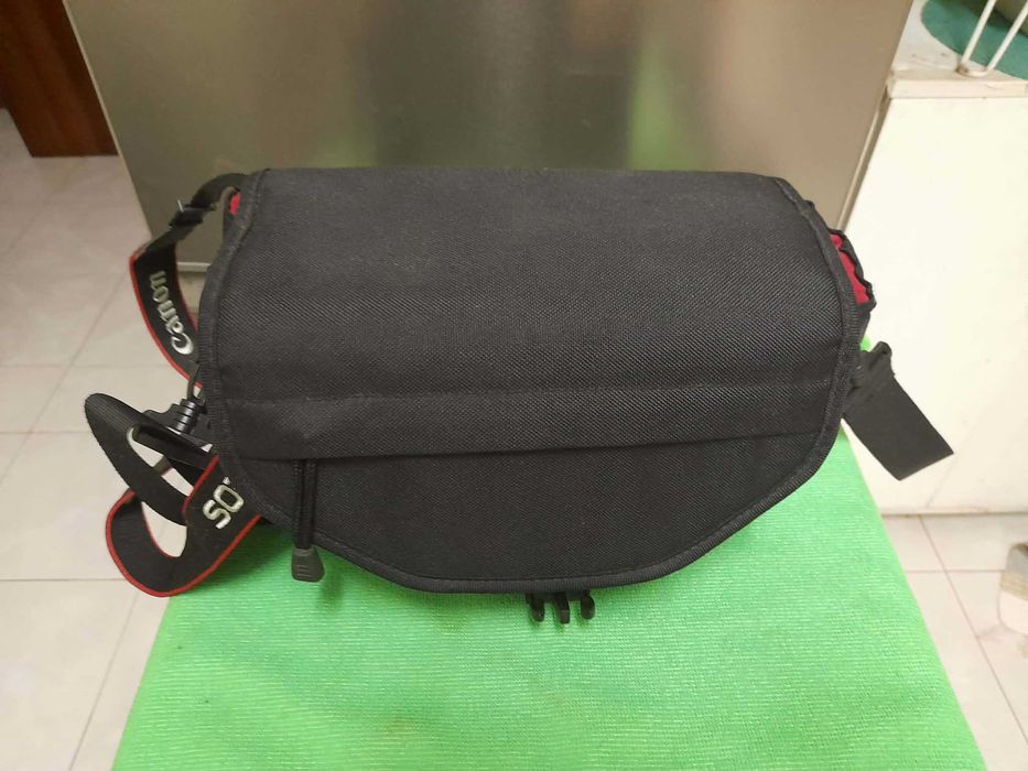 Máquina Canon EOS-2000D