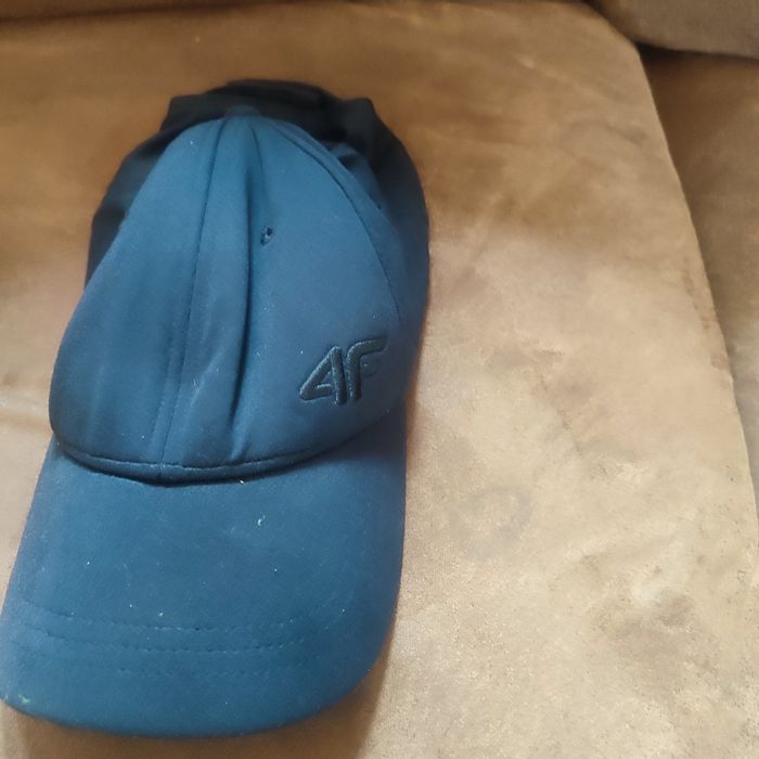 Czapka z daszkiem 4 F