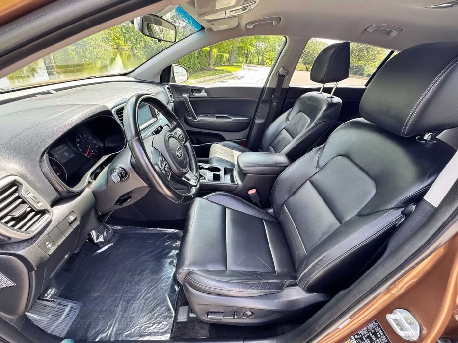 Kia Sportage EX      2017