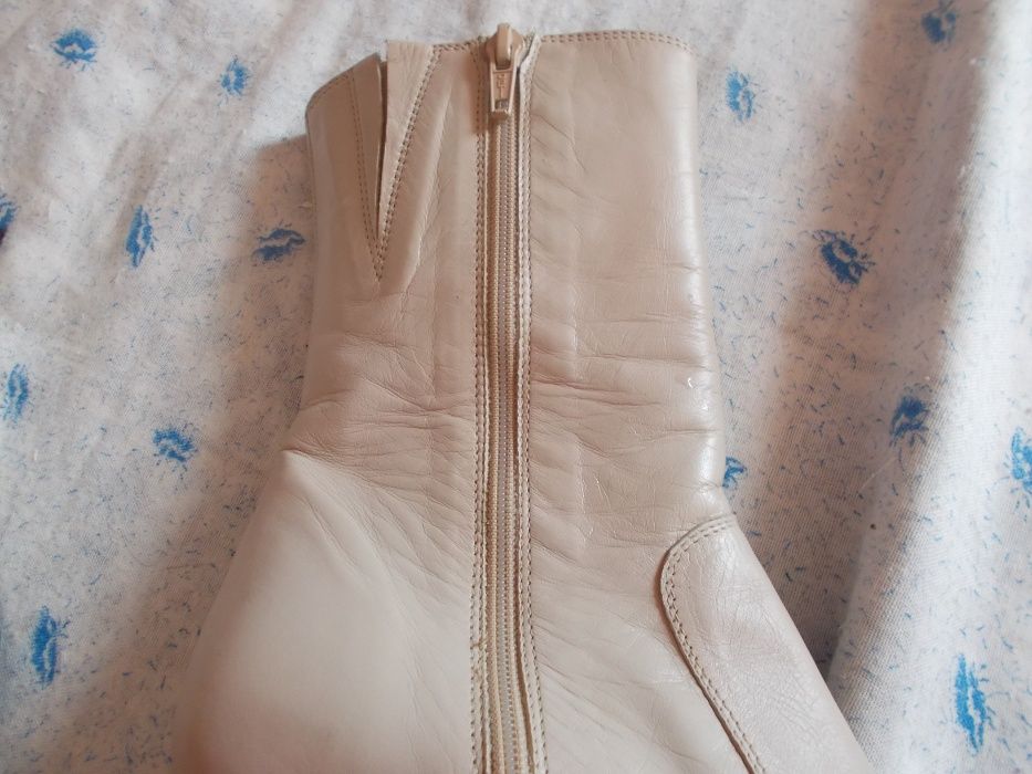 Botas Charles de cano alto tamanho 33