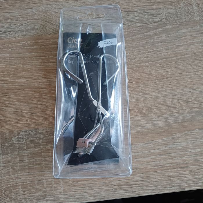 Zalotka do rzęs z grzebykiem.