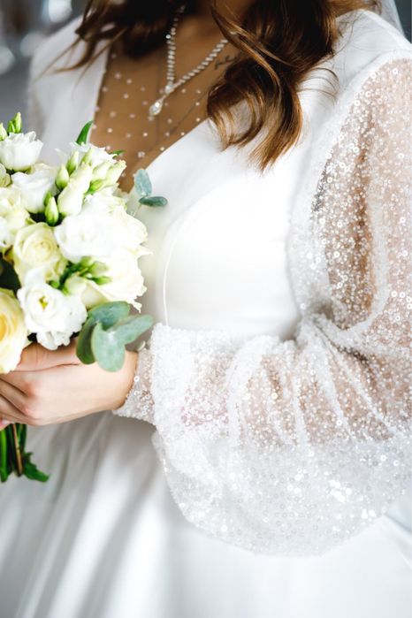 Розкішна весільна сукня