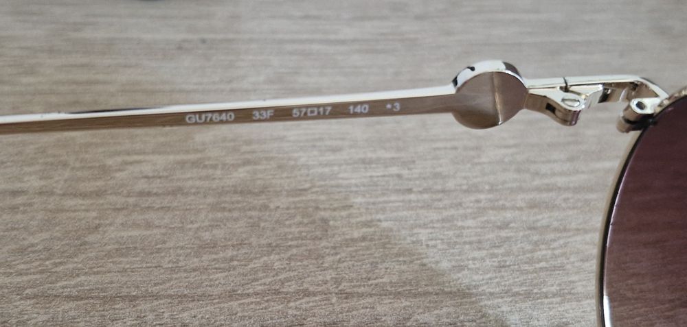 Okulary przeciwsłoneczne GUESS