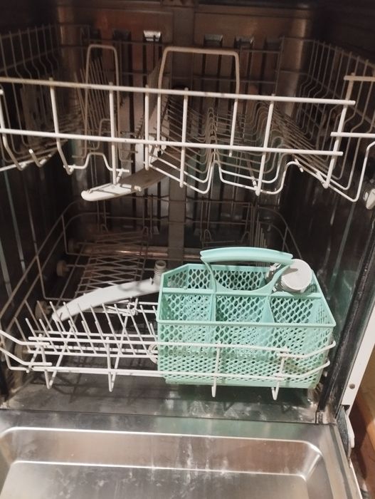 Посудомийку продам потребує ремонту