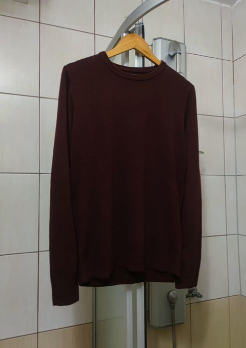 Męski cienki M sweter marki Primark w głębokim kolorze bordowym charak