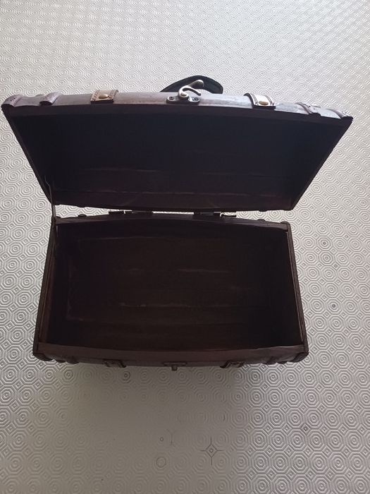 Baú em madeira antigo