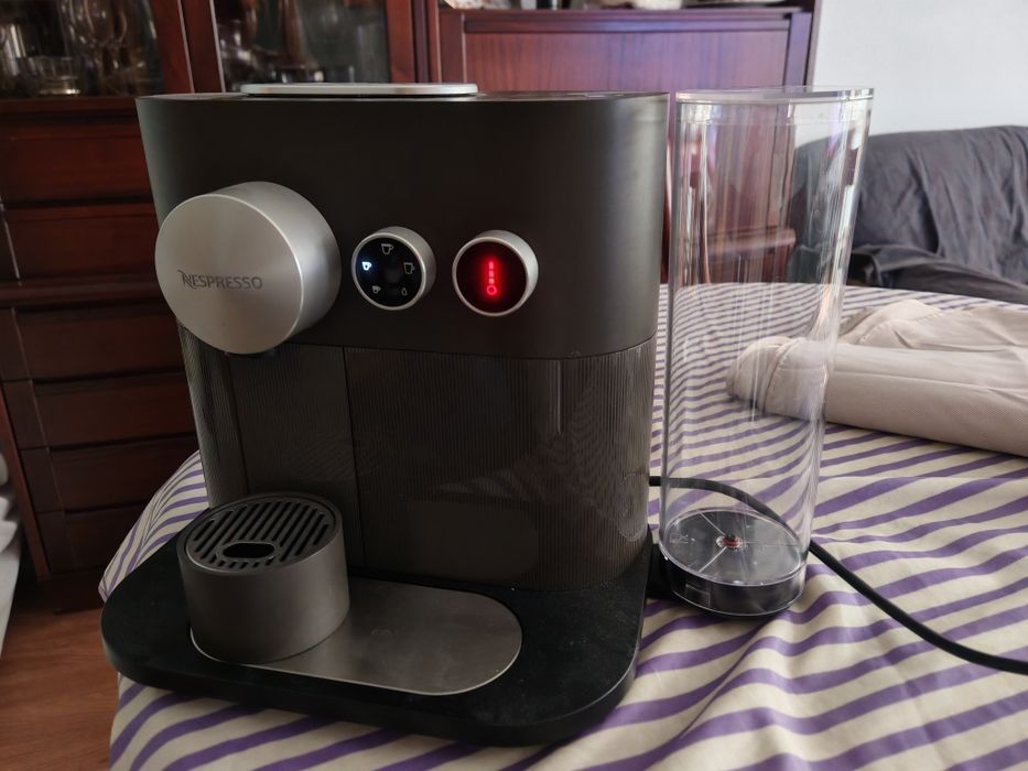 Máquina de café Nespresso Expert D80