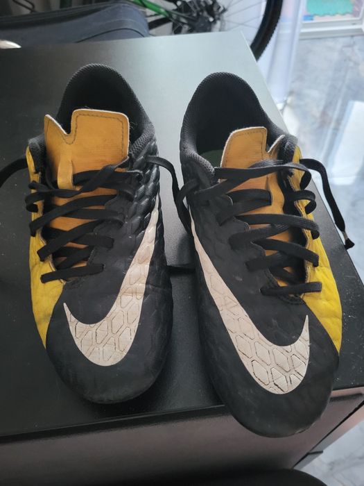 Спортивне взуття