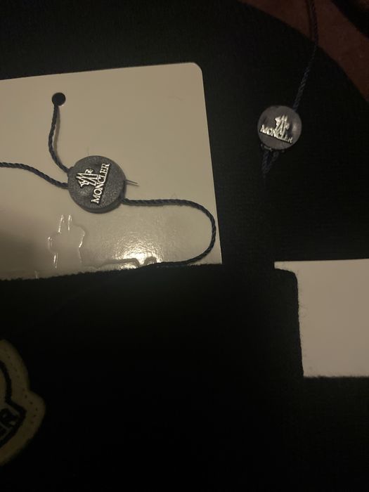 Lote de gorros da Moncler (15 unidades)