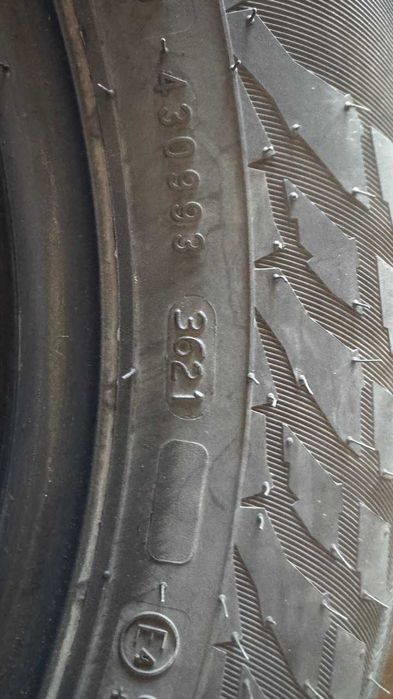 Opony zimowe 215/60R16 99H XL  Nokian WR Snowproof używane