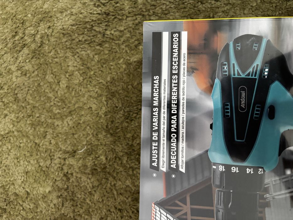 Aparafusadora Eletrica Com Bateria e Varios Acessorios Andowl Q Dz1029 NOVO