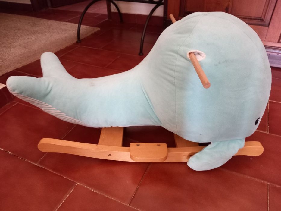 Baloiço de criança em formato baleia