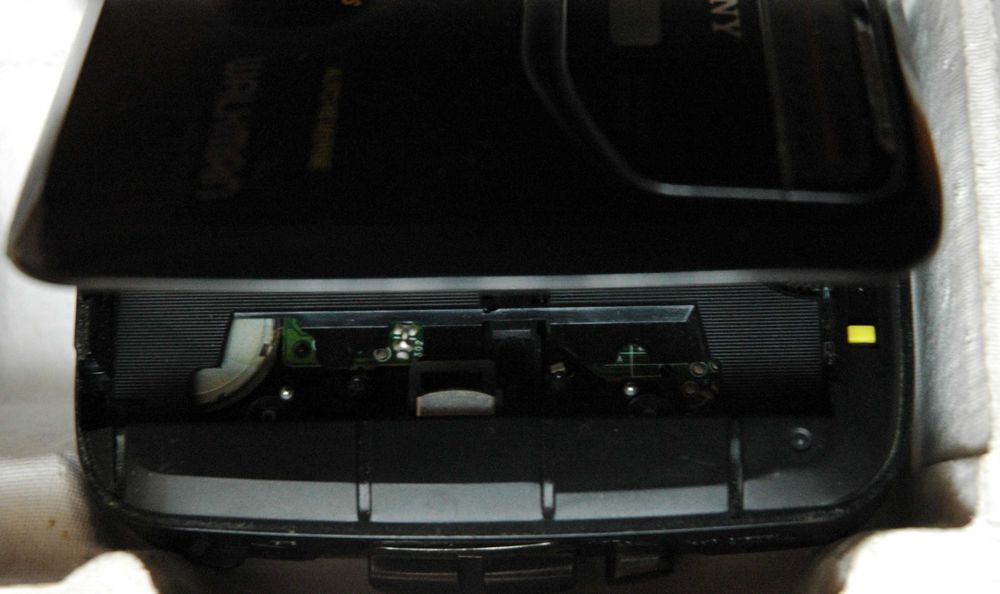 Касетний плеєр Sony Walkman WM-FX303 (неробочий, під реставрацію)