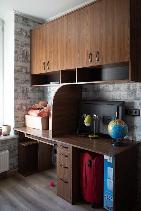 Письмові столи і навесні тумби Б\У