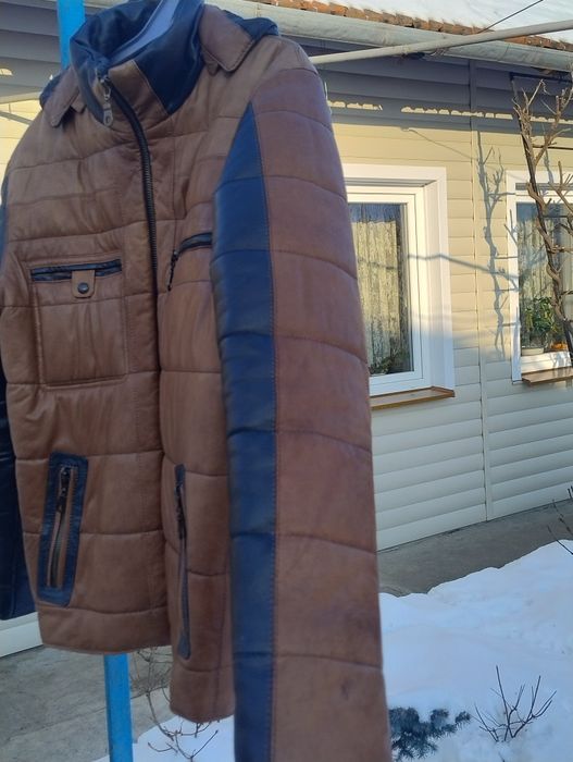 Зимова шкіряна куртка