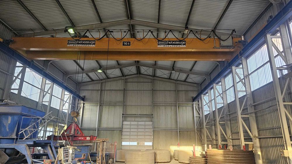 Hala 40m x 20m .