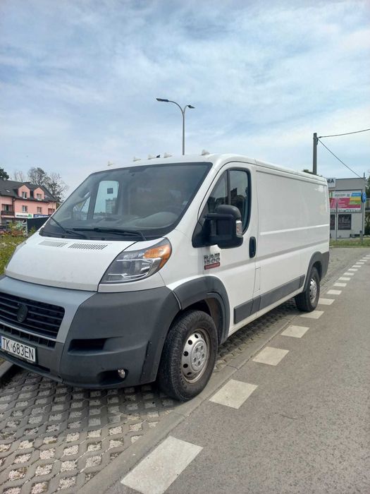 Wynajem busa blaszaka l3h2 ram promaster 280koni automat hak kurierBUS