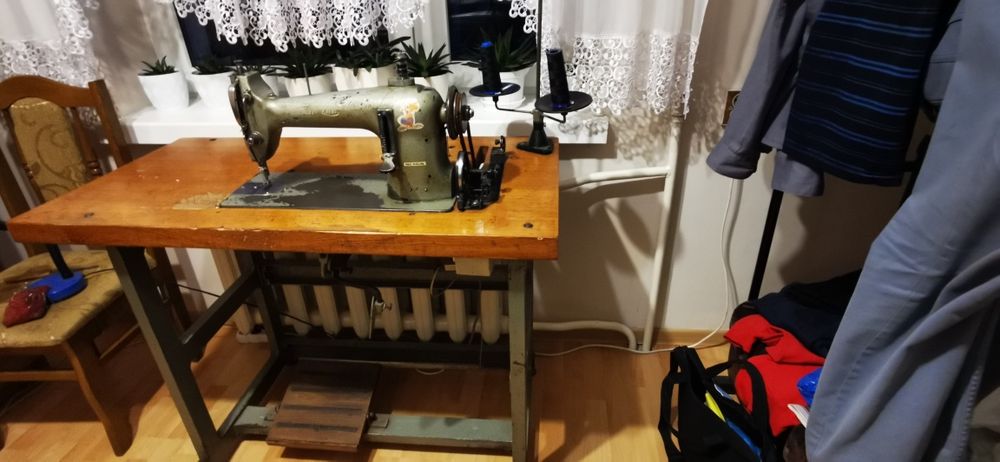Sprzedam elektryczną maszynę do szycia Łucznik