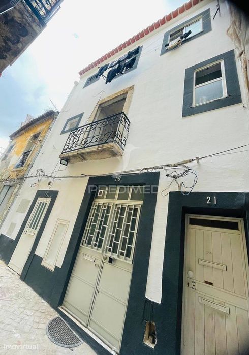 OPORTUNIDADE DE INVESTIMENTO | SETÚBAL  Prédio com 4 apartamentos r...