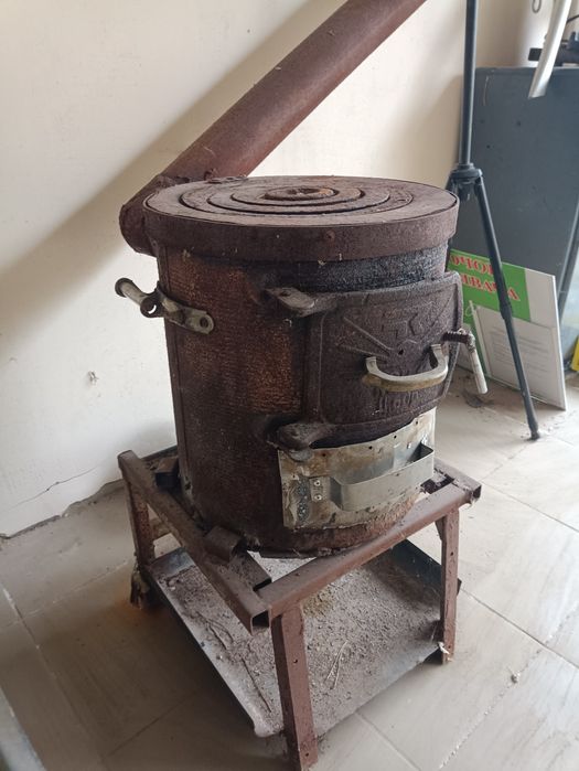 Чугунная печь. Буржуйка