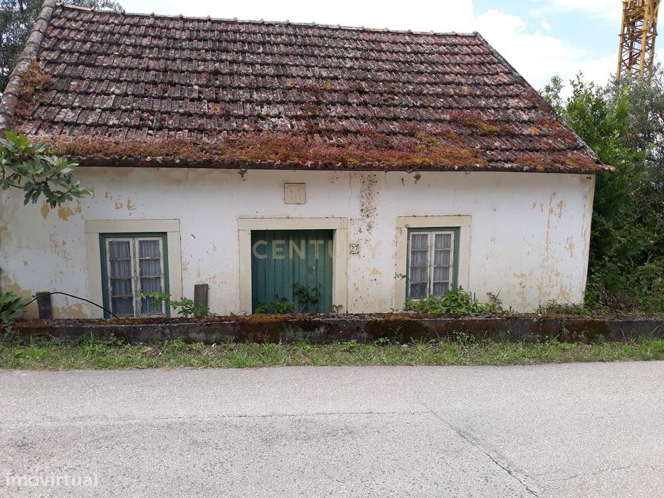 Oportunidade, moradia para restaurar — Batalha, Leiria