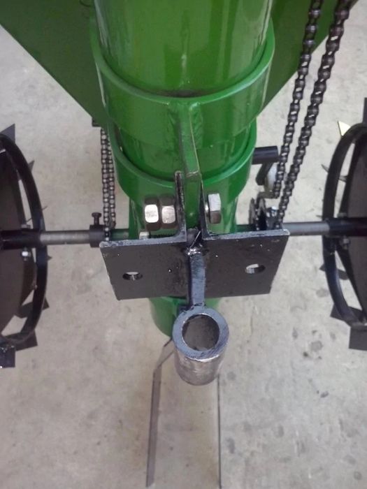 Картоплесаджанка однорядна до мотоблока8