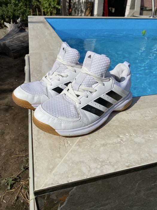 кросівки Adidas Ligra 7 (р. 38.5)
