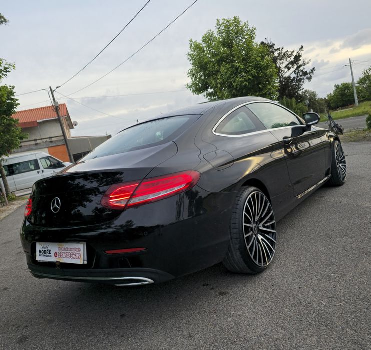 Mercedes-Benz  c220 coupe amg 
Elegância, desportividade e conforto num só carro.
Vendo Mercedes C 220 Coupé AMG Line de 2017, em excele