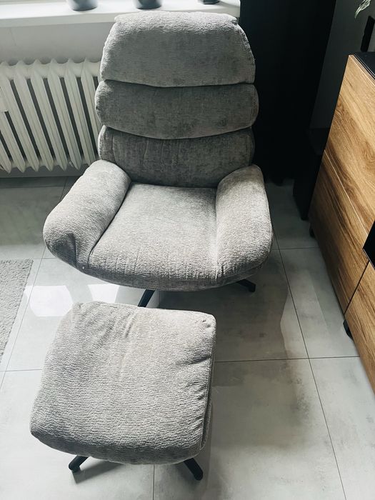 Fotel Defit +podnóżek Agata Meble