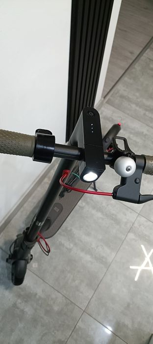 Hulajnogę elektryczna Xiaomi.