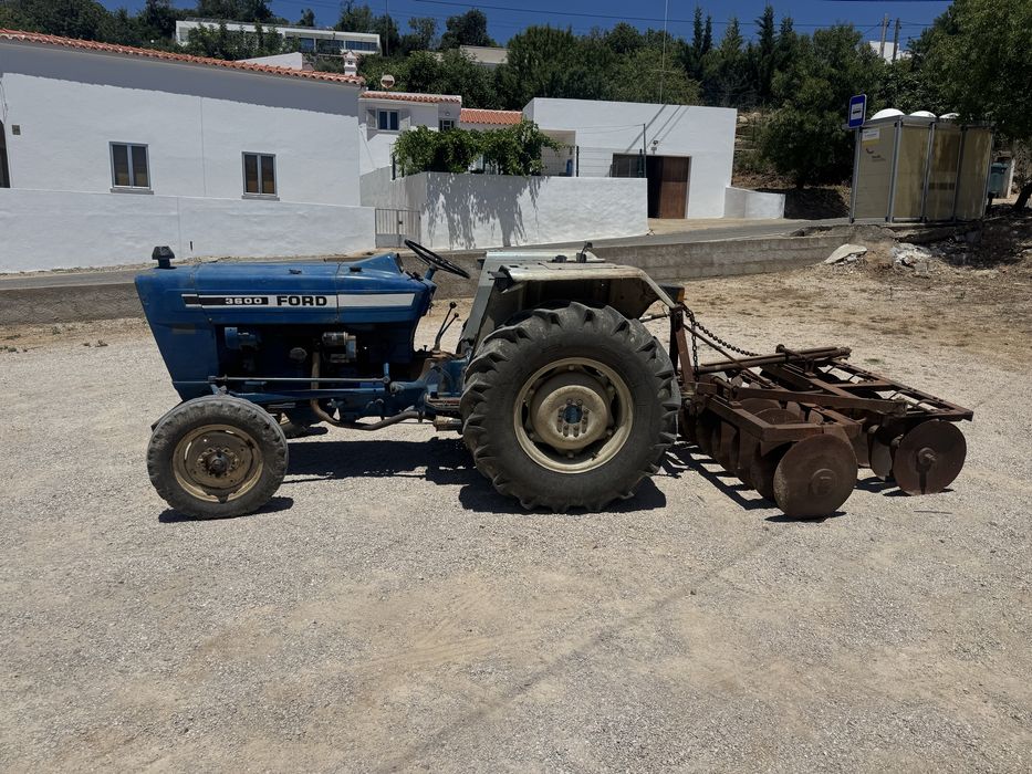 Ford 3600 com grade discos