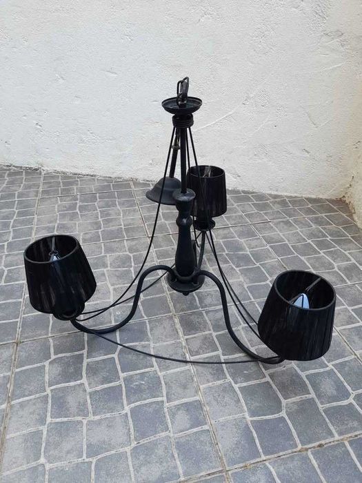 Candeeiro de Ferro Fundido com abajures pretos