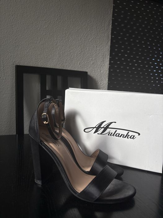 Saltos altos/ botas/ sandalias