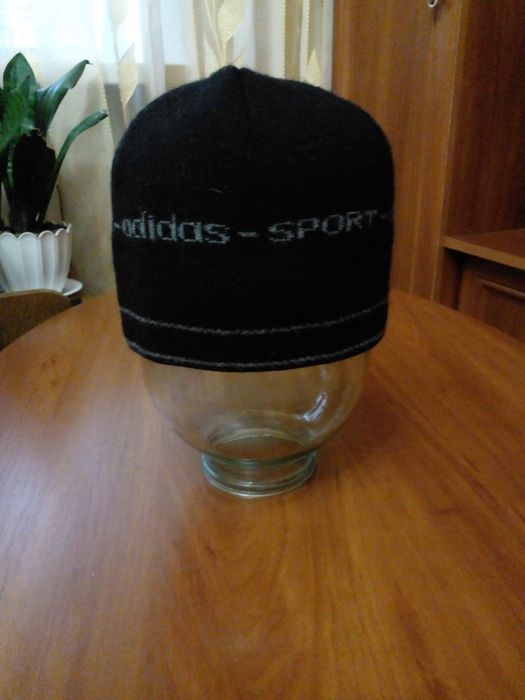 Продам мужские зимние вязаные шапки.