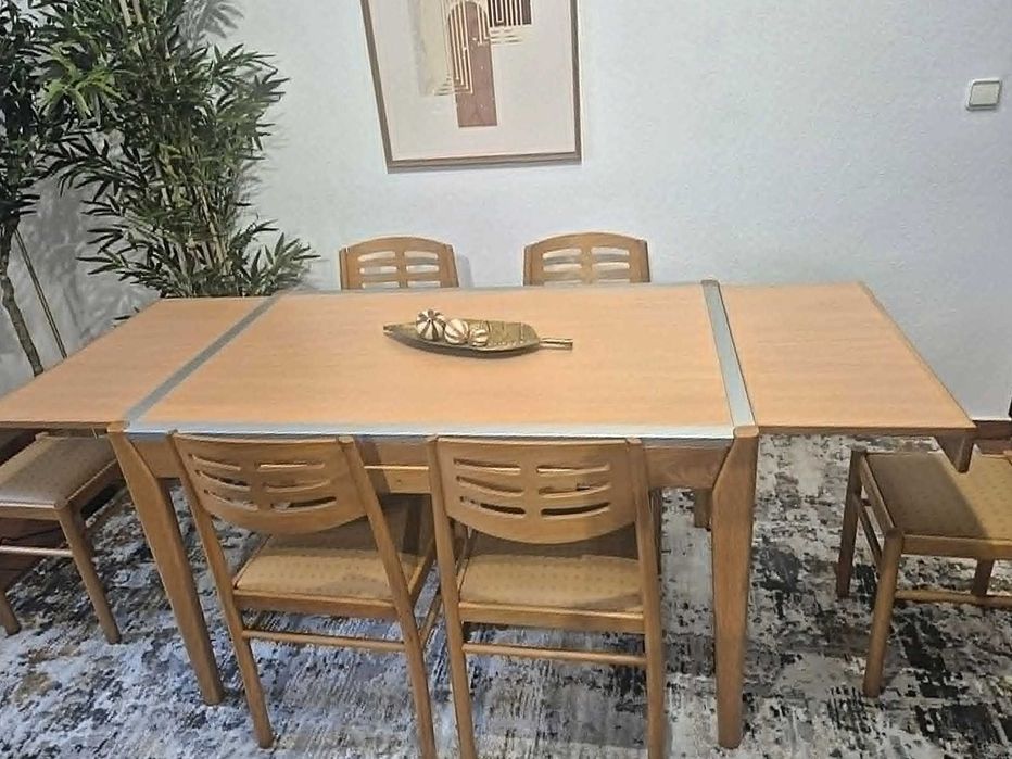Mesa Extensível com Cadeiras / Movel / Cadeiras / Cozinha / Sala / Aparador / Madeira