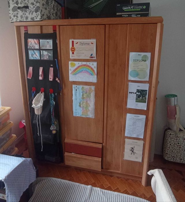 Guarda-fatos madeira