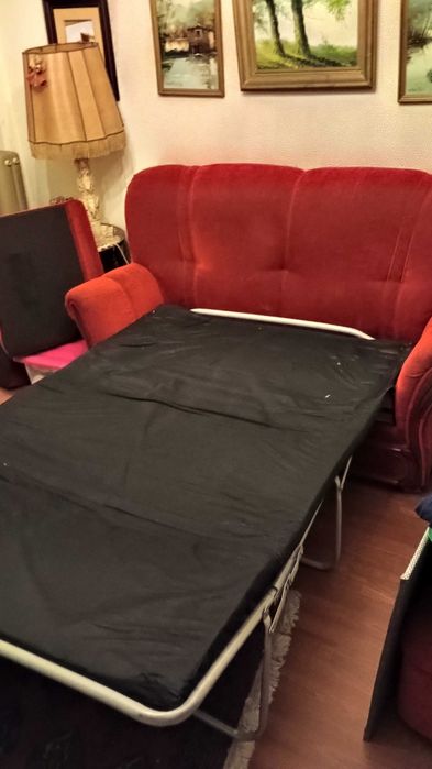 Sofá cama e puff bem estimados