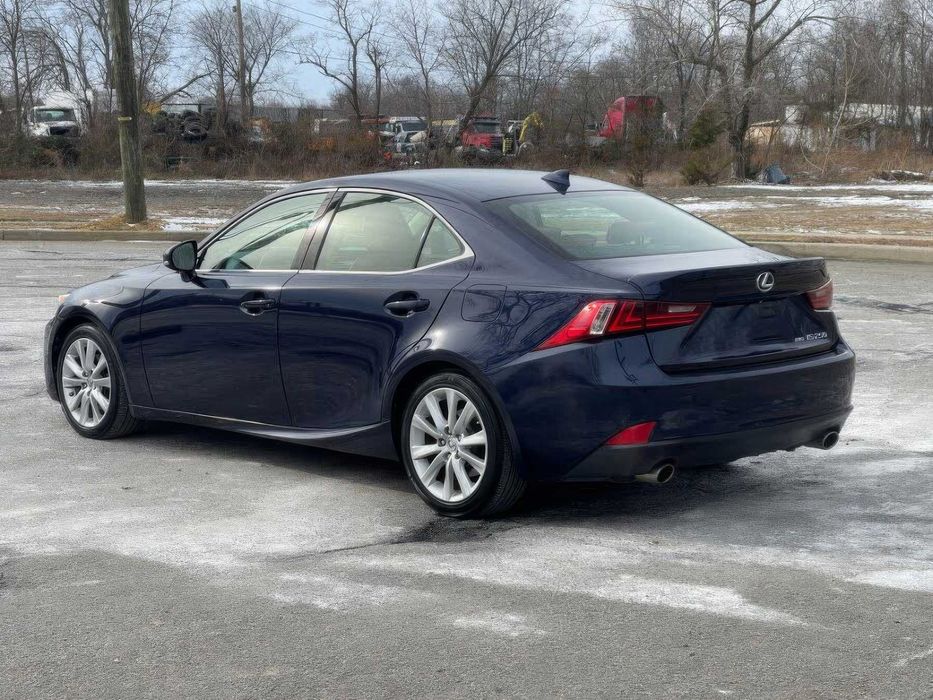 Lexus IS 300      2016