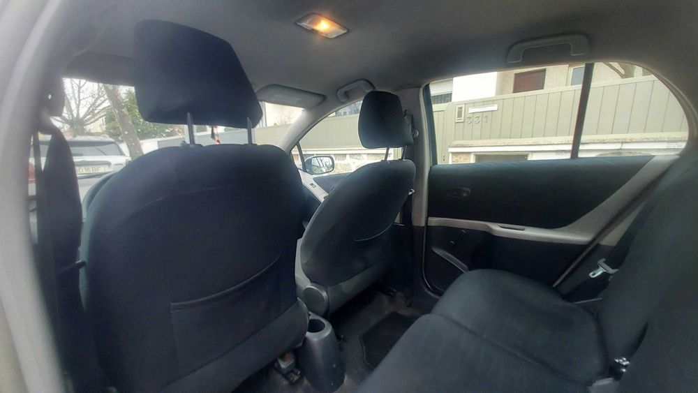 TOYOTA YARIS excelente estado