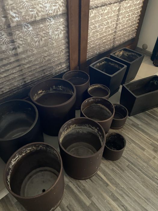 Donice z podstawkami - komplet w roznych rozniarach