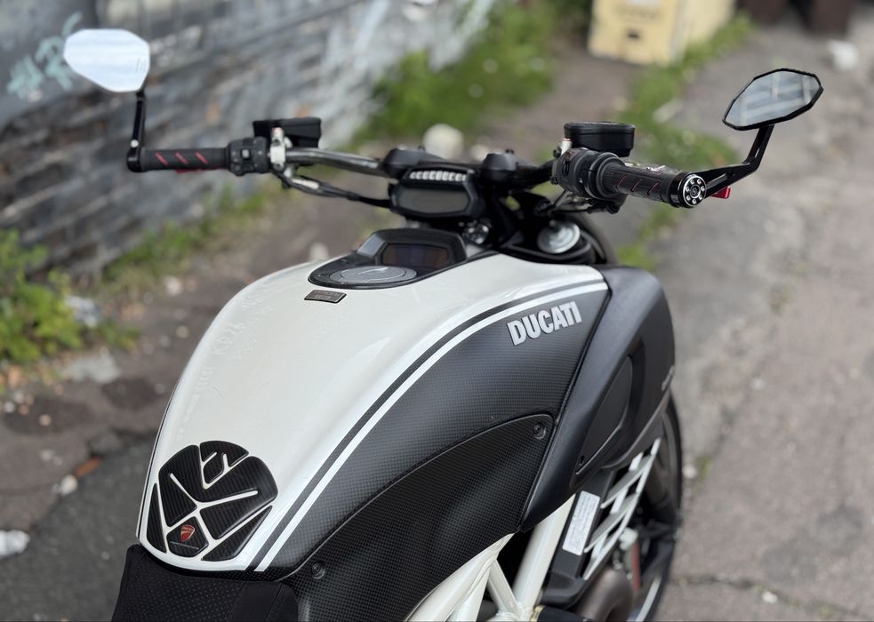 Мотоцикл Ducati Diavel AMG Special Edition 2012 року