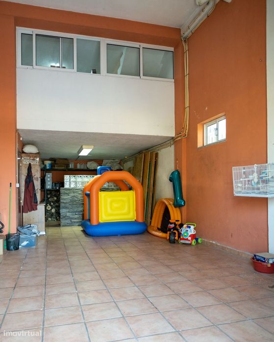 Moradia Bifamiliar Duplex com Garagem, e Quintal Privado em  Foz Côa